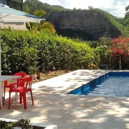 Casa Familiar Y De Descanso Villa Lorenza - Apulo Cund. Exteriér fotografie