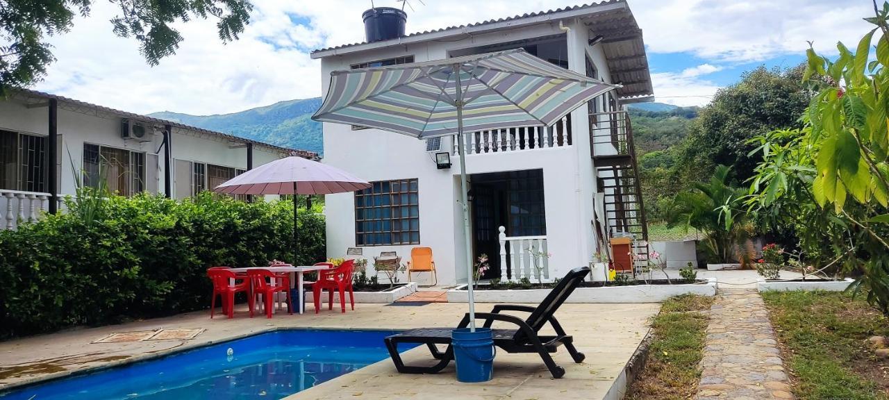 Casa Familiar Y De Descanso Villa Lorenza - Apulo Cund. Exteriér fotografie